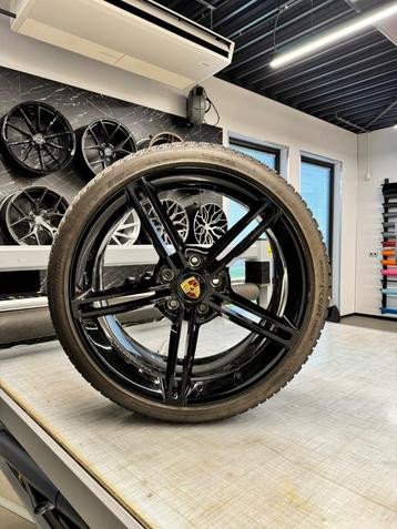 Porsche Tycan Turbo s4 Velgen 21 inch + banden beschikbaar voor biedingen