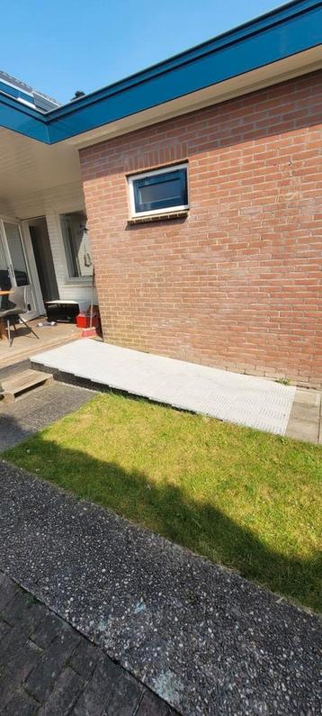 Oprijplaat voor rolstoelen of ander gebruik beschikbaar voor biedingen