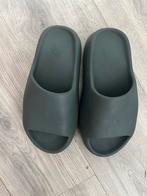 Yeezy slide, Kleding | Dames, Schoenen, Ophalen of Verzenden