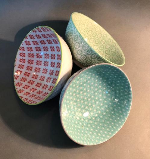 Drie leuke kleine schaaltjes met kleirige motieven, Huis en Inrichting, Keuken | Servies, Schaal of Schalen, Overige stijlen, Keramiek