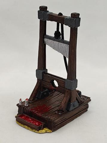 Guillotine – uit de Dungeons Torture Machines Collectie beschikbaar voor biedingen