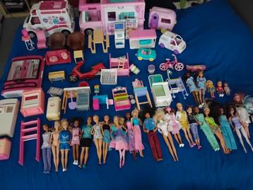Grote Barbie verzameling nieuw en vintage beschikbaar voor biedingen