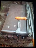 Heuser Robust stalen karton-slagschaarmachine., Ophalen, Gebruikt