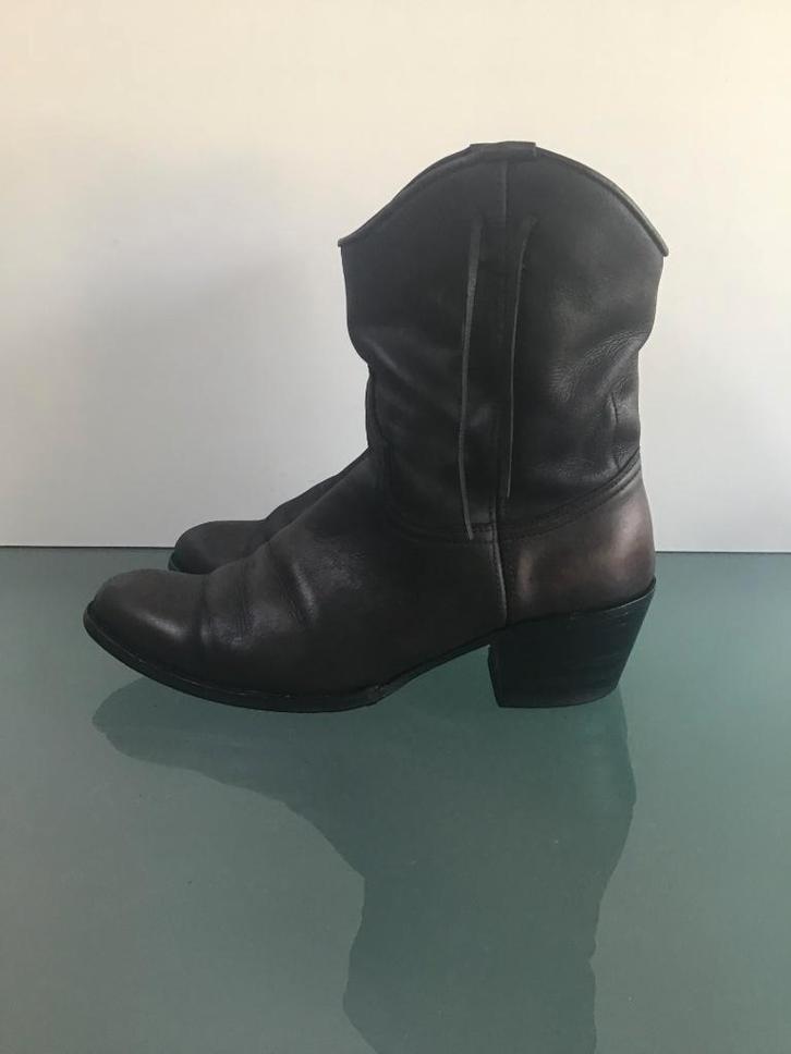 GRATIS VERZENDEN | SENDRA Boho bruine laarzen 41, Kleding | Dames, Schoenen, Zo goed als nieuw, Lage of Enkellaarzen, Bruin, Verzenden