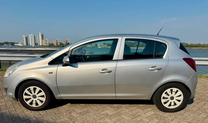 Opel Corsa 1.2 16V 5D 2009 Grijs, Auto's, Opel, Particulier, Corsa, Cruise Control, Elektrische ramen, Radio, Trekhaak, USB, Benzine