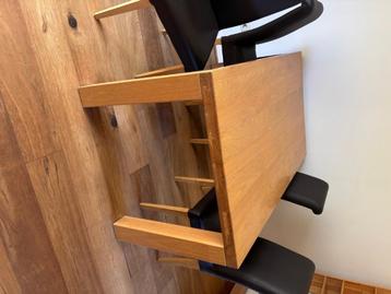 houten eettafel beschikbaar voor biedingen