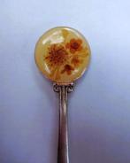 1 Verzilverd Thee Lepeltje rond topje met droogbloemen, Verzenden