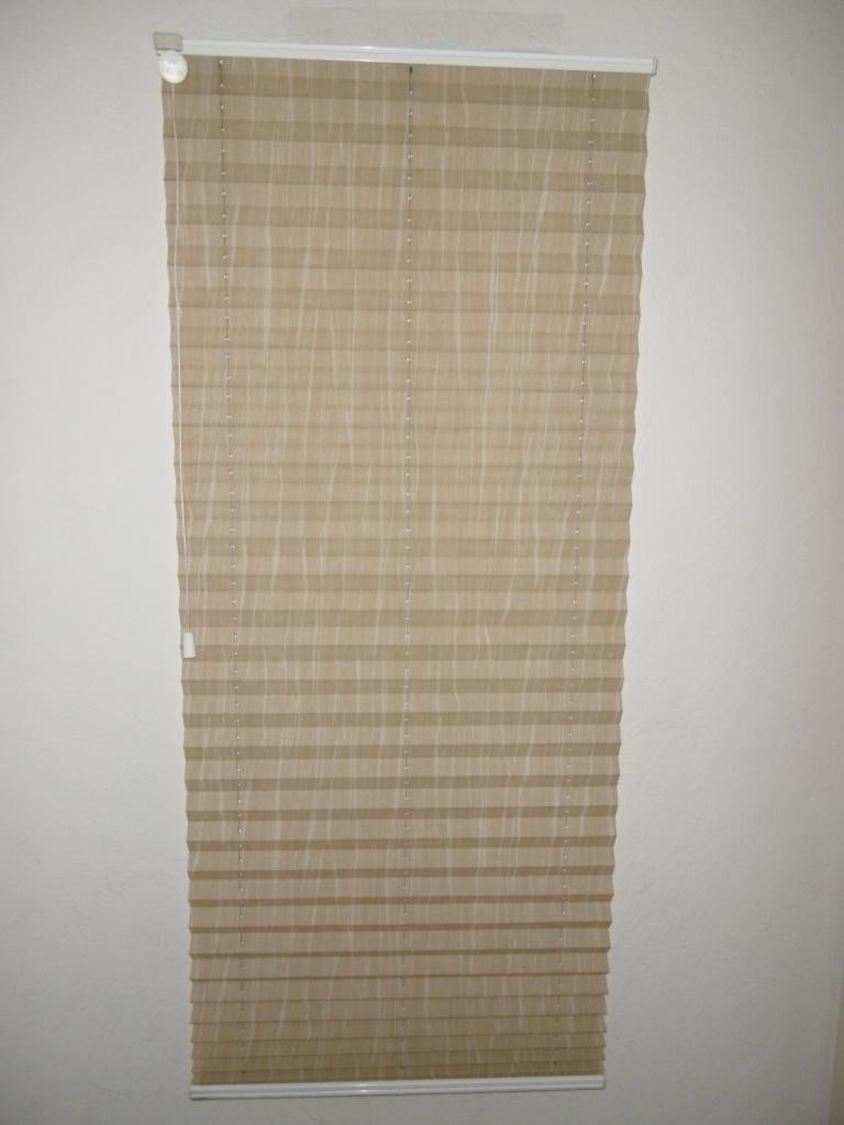 2 keurige vouwgordijntjes. In de kleur crème/beige, Huis en Inrichting, Stoffering | Gordijnen en Lamellen, Ophalen of Verzenden