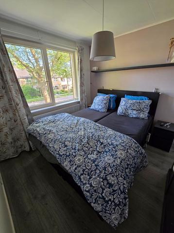 Tweepersoonsboxspring 160x200 inclusief motor en matras beschikbaar voor biedingen
