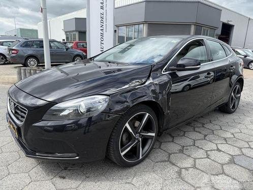Volvo V40 2.0 D2 Ocean Race Business (bj 2015), Auto diversen, Schadeauto's, Handgeschakeld, Diesel, MPV, Zwart