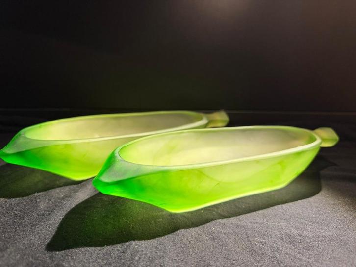 La Rochère glazen schalenset groene banaanvorm • Retro 70s, Verzamelen, Glas en Borrelglaasjes, Zo goed als nieuw, Overige typen
