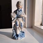 Vintage beeld jongen net delftsblauw motief, Ophalen of Verzenden, Zo goed als nieuw, Mens