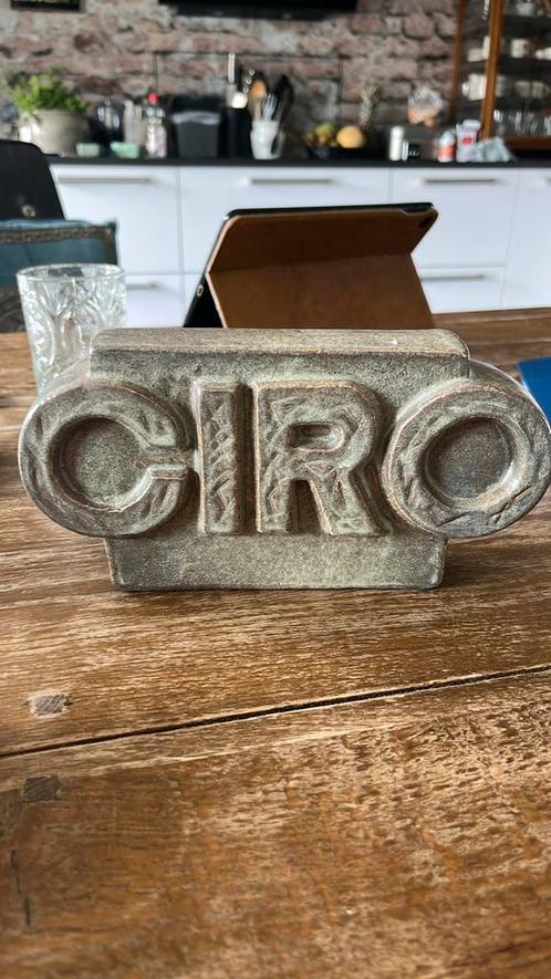 Aardewerk reclame object van CIRO grijs met groene waas, Antiek en Kunst, Antiek | Keramiek en Aardewerk, Ophalen of Verzenden