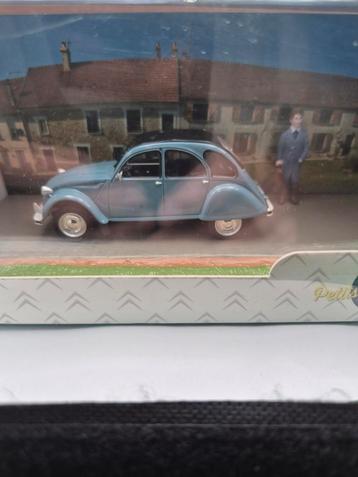 530 citroën 2cv 6 medecin 1/43  beschikbaar voor biedingen