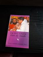 Op het scherpst van de snede moeder amma, Ophalen of Verzenden, Zo goed als nieuw, Spiritualiteit algemeen, Overige typen