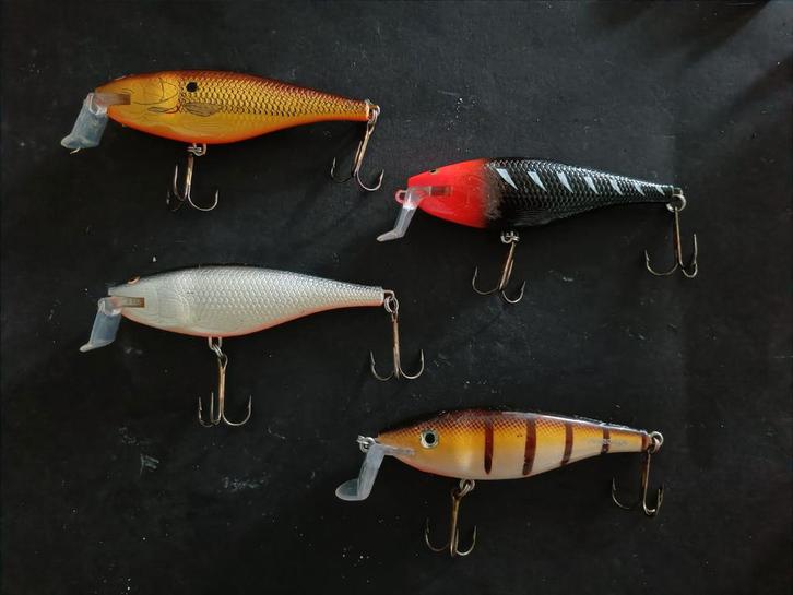 4 mooie pluggen 15cm 60 en 80 gram , zie beschrijving, Watersport en Boten, Hengelsport | Roofvissen, Zo goed als nieuw, Complete set