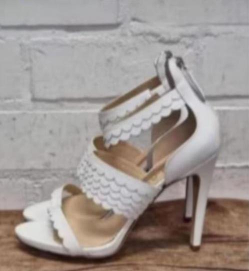 Aperlai - Prachtige leren pumps maat 40 - Nieuw €475, Kleding | Dames, Schoenen, Nieuw, Pumps, Wit, Ophalen of Verzenden