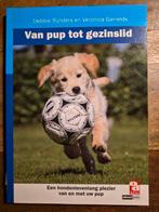 Van pup tot gezinslid - Hondenboek, Ophalen of Verzenden, Zo goed als nieuw, Honden, Debbie Rijnders en Veronica Garrelds