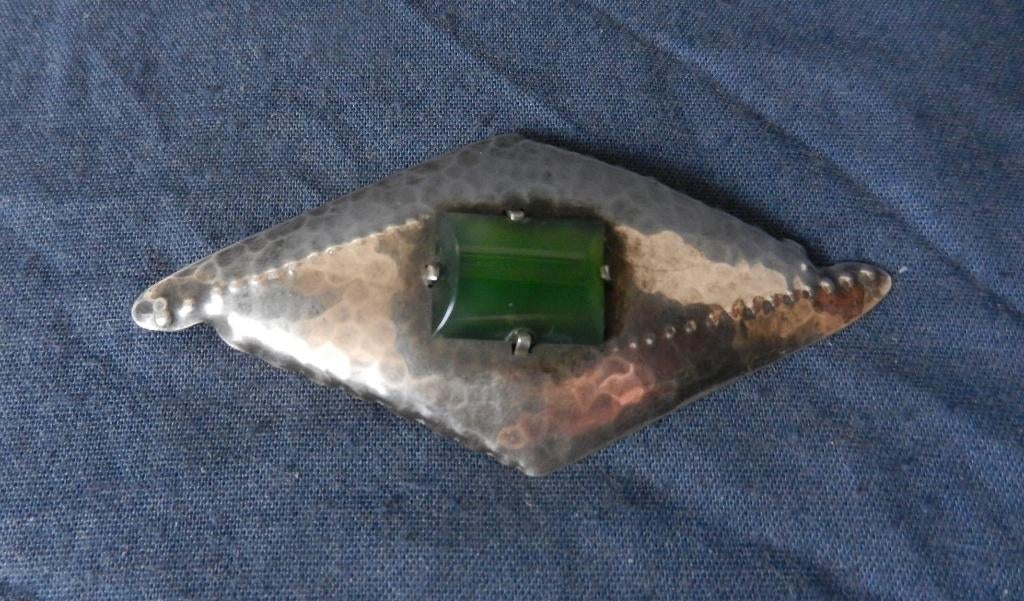 Ruit zilveren broche m groene steen Amsterdamse School b 7,7, Ophalen of Verzenden