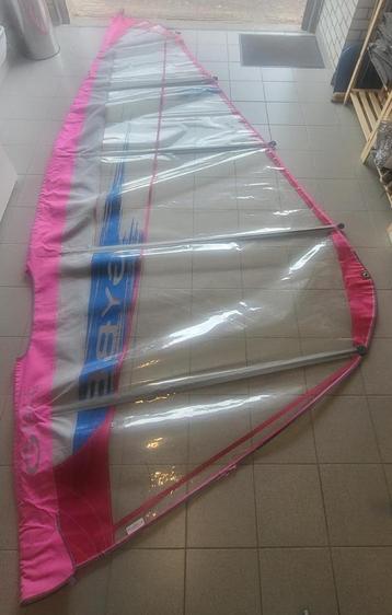 Surfplank wedstrijdzeil, giek , mast en plank beschikbaar voor biedingen