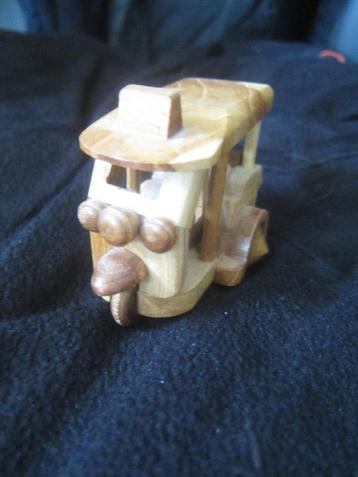 beeldje auto miniatuur TUKTUK  kan rijden beschikbaar voor biedingen