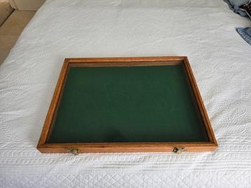 Te koop klein display kastje voor bijv. antiek markten beschikbaar voor biedingen