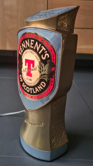 Tennent's Beer of Scotland tap front verlicht.