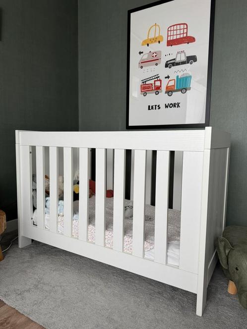 Complete babykamer Ohio (ledikant, commode, kast, wandrek), Kinderen en Baby's, Kinderkamer | Complete kinderkamers, Zo goed als nieuw