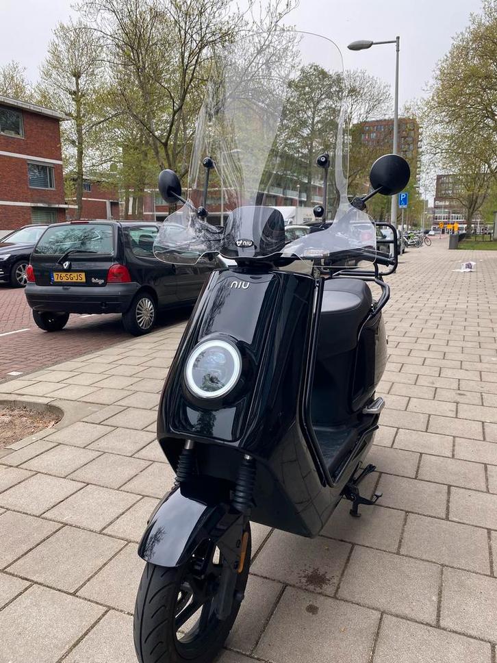 Niu NQI sport - elektrische scooter 2022, Fietsen en Brommers, Snorfietsen en Snorscooters, Zo goed als nieuw, Overige merken