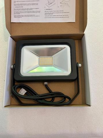 Led Breedstraler, Nieuw, Krachtig, IP65, CE & ROHS beschikbaar voor biedingen