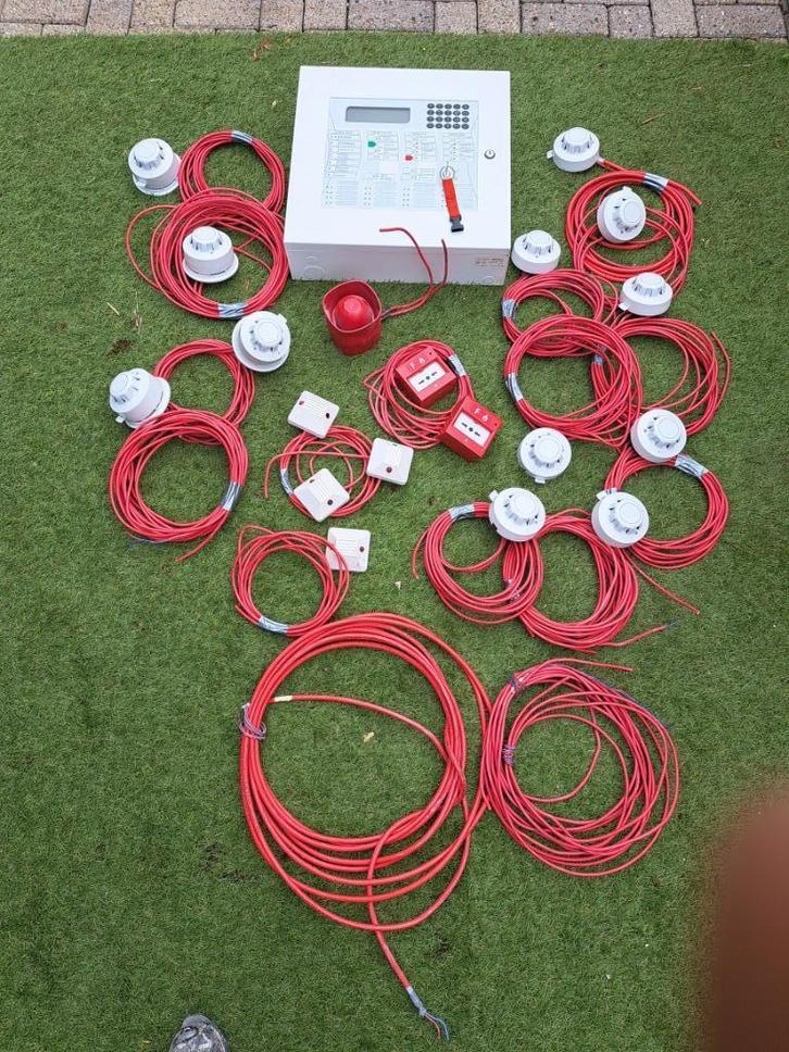 brandmeldcentrale incl toebehoren, Doe-het-zelf en Verbouw, Alarmsystemen, Zo goed als nieuw, Detector, Sensor of Melder, Rook