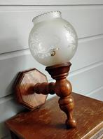 Vintage wandlamp glazen bol - eiken - eikenhouten armatuur, Huis en Inrichting, Ophalen of Verzenden, Gebruikt, Glas