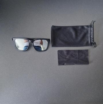 Zwarte Zonnebril  beschikbaar voor biedingen