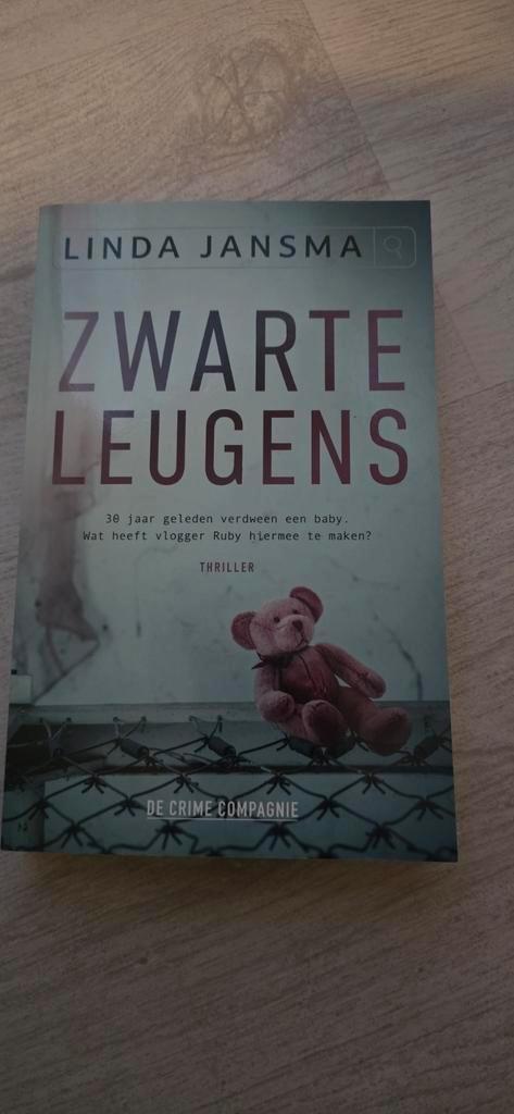 Zwarte Leugens - Linda Jansma, Boeken, Thrillers, Zo goed als nieuw, Ophalen of Verzenden