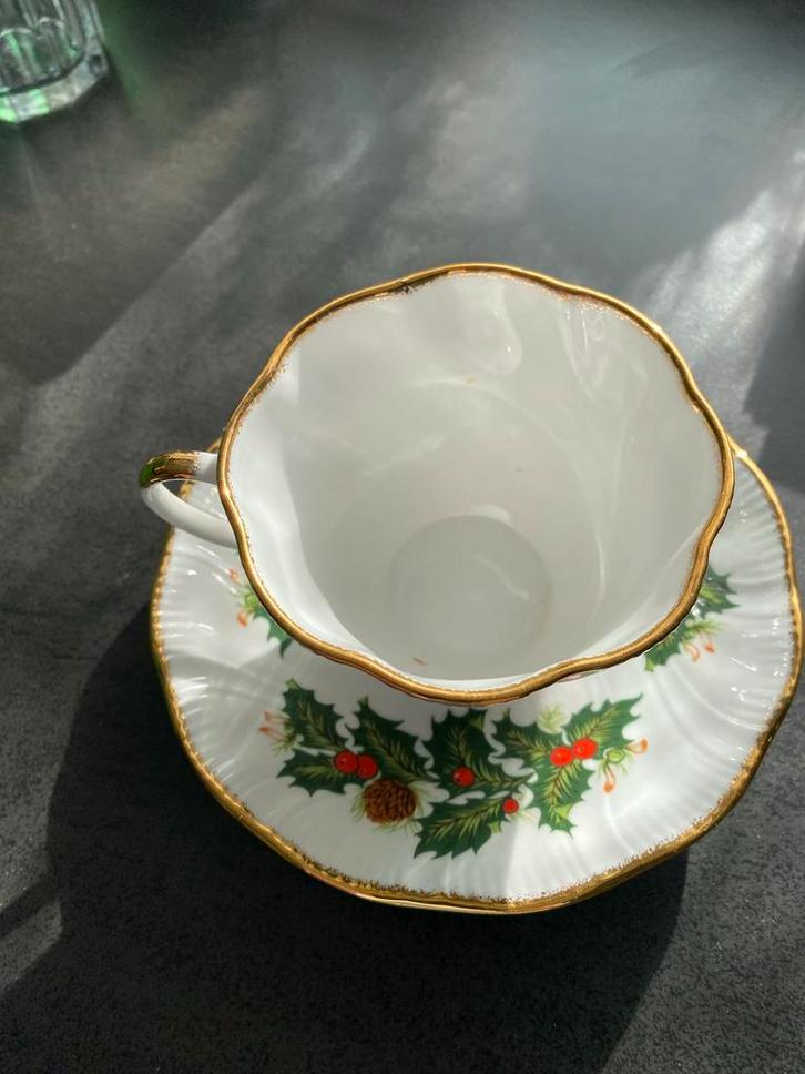 Queen's Rosina China Kop en Schotel - Kerstdesign, Huis en Inrichting, Keuken | Servies, Zo goed als nieuw, Kop(pen) en/of Schotel(s)