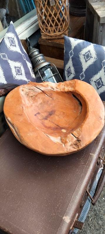 Mooie brocante houten zware schaal beschikbaar voor biedingen