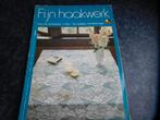 fijn haakwerk ==  haakboek / haakblad == haken ==, Ophalen of Verzenden, Zo goed als nieuw, Haken, Patroon of Boek