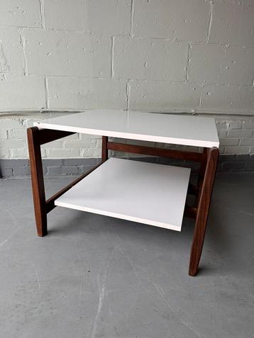 Vintage salontafel bijzettafel  beschikbaar voor biedingen
