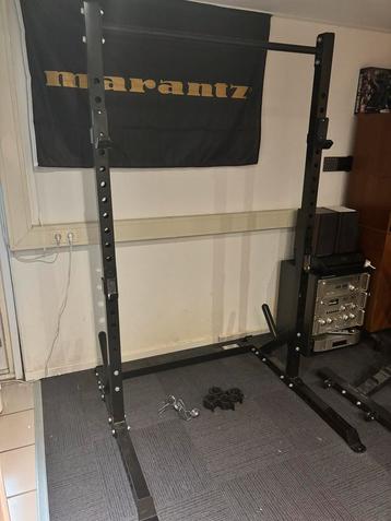 Squat Rack Raw Fitness + Accessoires heel compleet beschikbaar voor biedingen