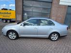 Volkswagen Jetta 1.4 TSI 90KW 2010 Grijs. Tweede eigenaar., Auto's, Voorwielaandrijving, Stof, Electronic Stability Program (ESP)
