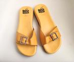 Bio rock gele flip flops met strass-steentjes - maat 41, Geel, Zo goed als nieuw, Sandalen of Muiltjes, Ophalen of Verzenden