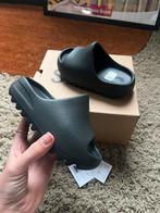 Yeezy slide dark onyx maat 28, Kinderen en Baby's, Adidas, Schoentjes, Jongetje of Meisje, Nieuw
