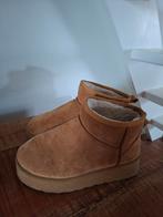 Bruine UGG Boots - Maat 37, Kleding | Dames, Schoenen, UGG, Bruin, Lage of Enkellaarzen, Ophalen of Verzenden