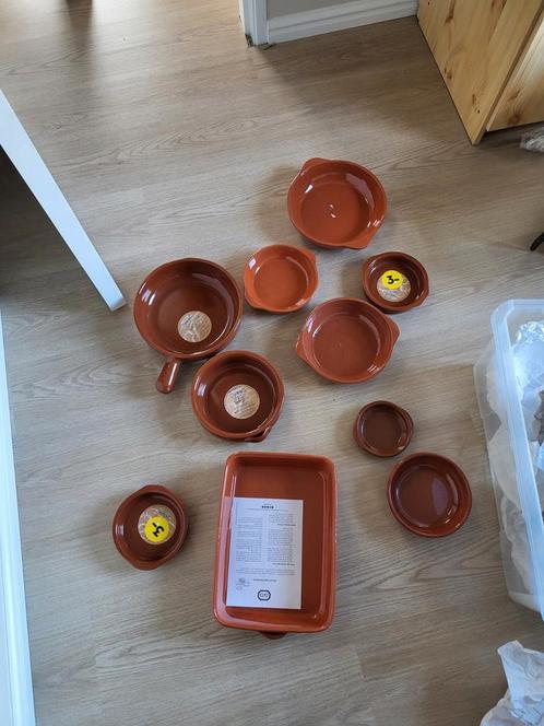 NIEUW: Rood Aardewerk Set - Pannen, Ovenschaal & Schalen, Antiek en Kunst, Antiek | Keramiek en Aardewerk, Ophalen