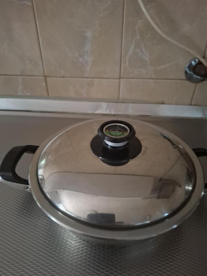 AMC Kookpan met Deksel - RVS, Huis en Inrichting, Keuken | Potten en Pannen, Gebruikt, Kookpan of Snelkookpan, Rvs, Inductieplaat