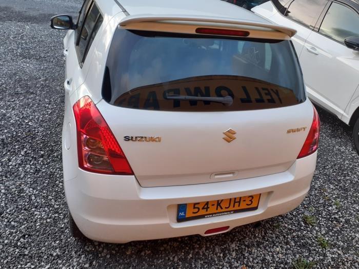 Achterbumper van een Suzuki Swift (ZNL), Auto-onderdelen, Carrosserie en Plaatwerk, Bumper, Suzuki, Gebruikt, 3 maanden garantie