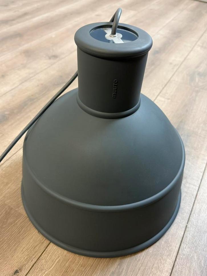 Muuto Hanglamp (Donkergrijs), Huis en Inrichting, Lampen | Hanglampen, Zo goed als nieuw, Minder dan 50 cm, Ophalen of Verzenden
