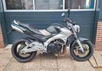 Suzuki gsr 600 naked black 1e eigenaar NWE banden matzwart, Motoren, Motoren | Suzuki, 4 cilinders, Particulier, Meer dan 35 kW