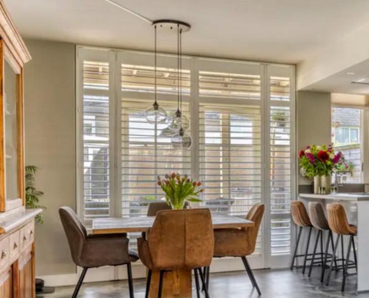 Kunststof raam shutters, Huis en Inrichting, Stoffering | Gordijnen en Lamellen, Zo goed als nieuw, 200 cm of meer, 200 cm of meer