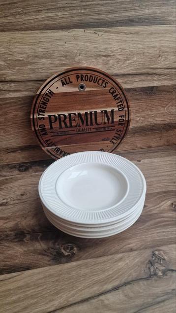 Wedgwood Edme Diepe borden 23 cm beschikbaar voor biedingen